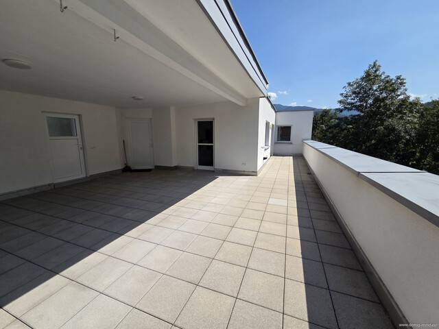 NEUER PREIS: Neuwertiges, klimatisiertes 3-Zimmer-Penthouse in ruhiger Lage mit Unterstellplatz in Koblach!