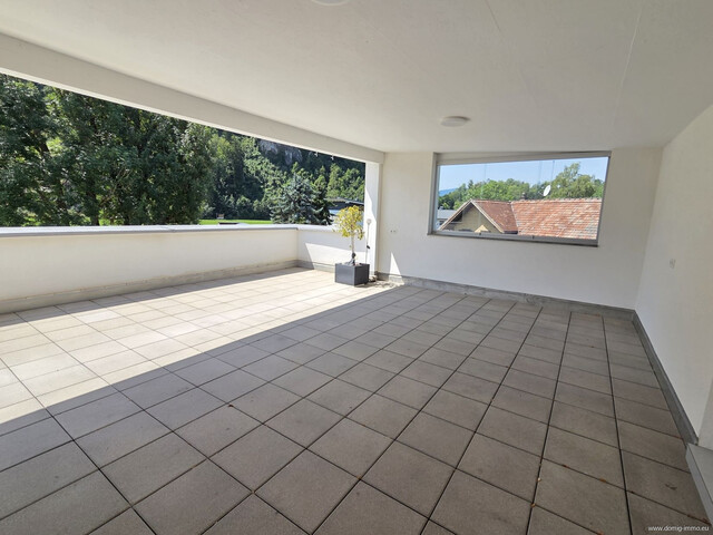 NEUER PREIS: Neuwertiges, klimatisiertes 3-Zimmer-Penthouse in ruhiger Lage mit Unterstellplatz in Koblach!