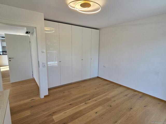 NEUER PREIS: Neuwertiges, klimatisiertes 3-Zimmer-Penthouse in ruhiger Lage mit Unterstellplatz in Koblach!