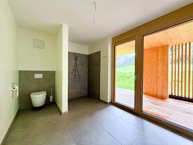 Gartenwohnung mit großer Terrasse! Top 2