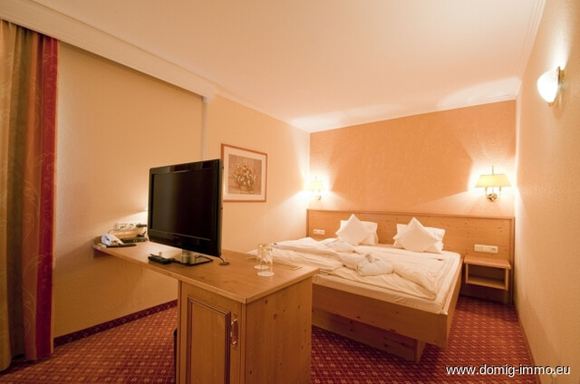 Top Touristenlage im Kleinwalsertal. In diesem Hotel können Sie vom Bett direkt auf den Berg/Piste.