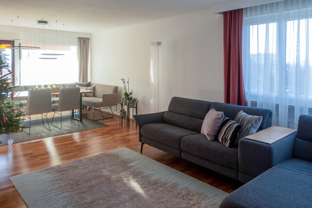4,5-Zimmer-DG-Wohnung (133 m²) mit Weitblick, 2 Bäder, 2 Parkplätze – Dornbirn Zentrum