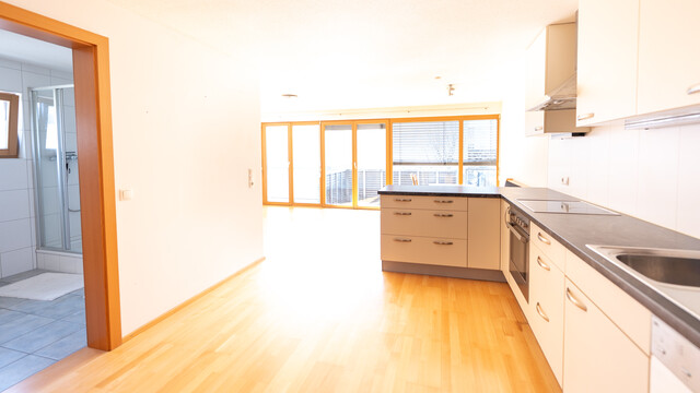 Helle, teilmöblierte 2-Zimmer Wohnung mit Balkon - zentral & ruhig gelegen | Ab sofort verfügbar