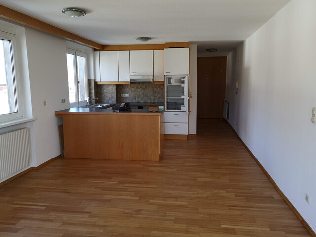 Zentrale 2-geschossige Wohnung ab 15.8.