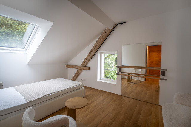 Dachgeschosswohnung in historischer Villa
