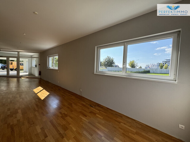 Moderne Büro- oder Praxisfläche mit bester Verkehrsanbindung - inklusive 4 Stellplätzen!