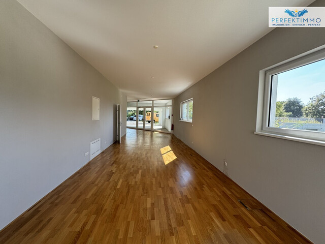 Moderne Büro- oder Praxisfläche mit bester Verkehrsanbindung - inklusive 4 Stellplätzen!