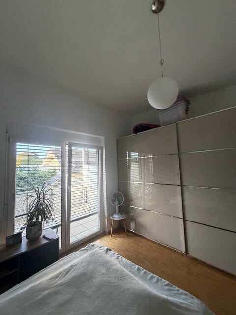 Sehr helle & kuschelige 2 Zimmer Dachgeschosswohnung mit Terrasse, Grenznähe! 