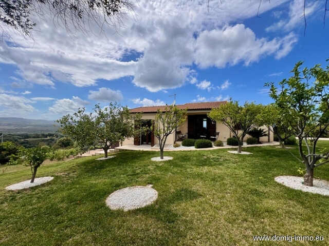 Mediterranes Anwesen mit Meerblick – in Badesi, Sardinien