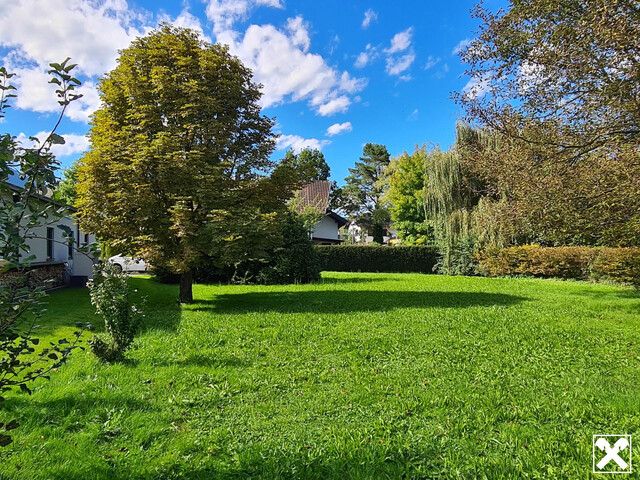 Grenznah & ruhig – Teilbares Grundstück