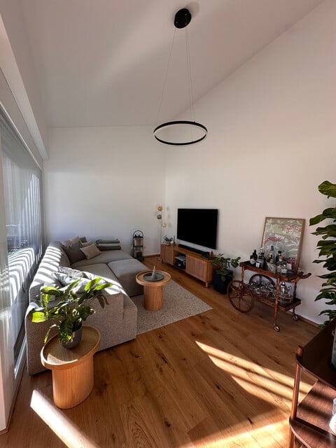 Moderne, helle 2-Zimmer Dachgeschosswohnung im Zentrum von Muntlix