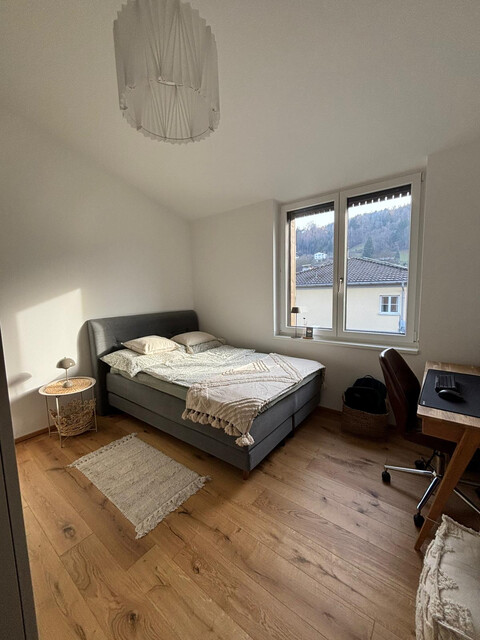 Moderne, helle 2-Zimmer Dachgeschosswohnung im Zentrum von Muntlix