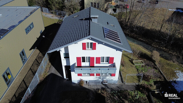 Großzügiges Mehrfamilienhaus mit vielseitigen Nutzungsmöglichkeiten