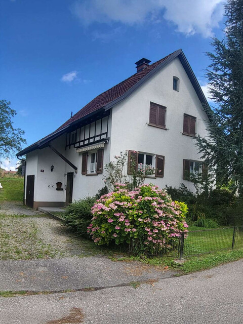 Liegenschaft mit Entwicklungspotenzial – direkt an der Schweizer Grenze