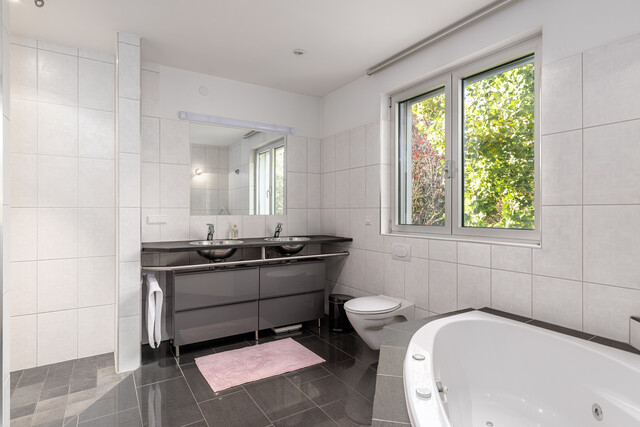 Modernes Wohnen und Arbeiten in einem Haus