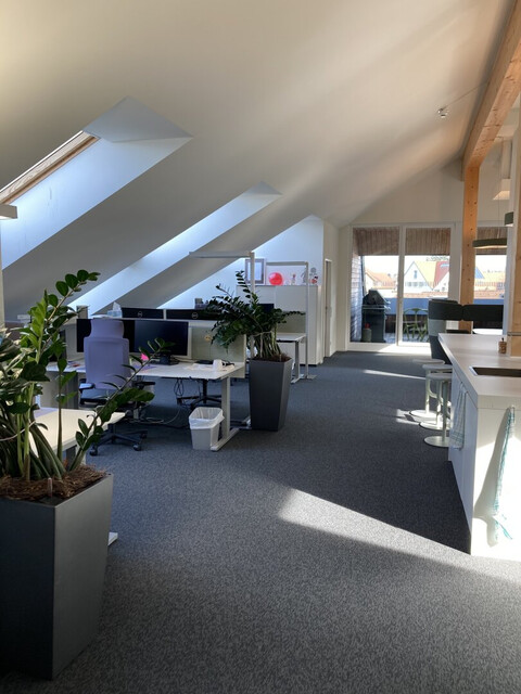 Bürofläche im Dachgeschoss (gesamte Etage) mit eigener Terrasse/Loggia