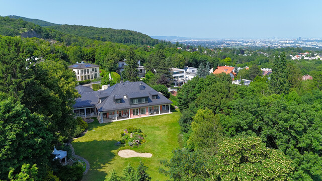 Erstklassige Architektenvilla mit traumhaftem Gartenparadies