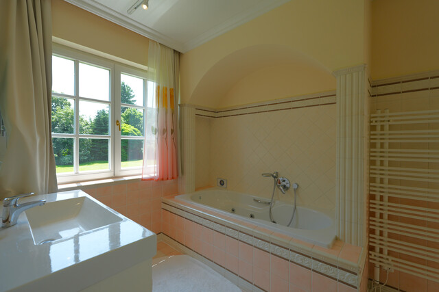 Erstklassige Architektenvilla mit traumhaftem Gartenparadies