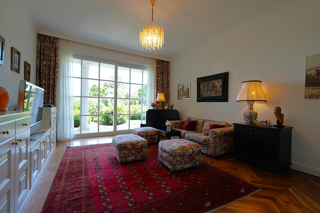 Erstklassige Architektenvilla mit traumhaftem Gartenparadies