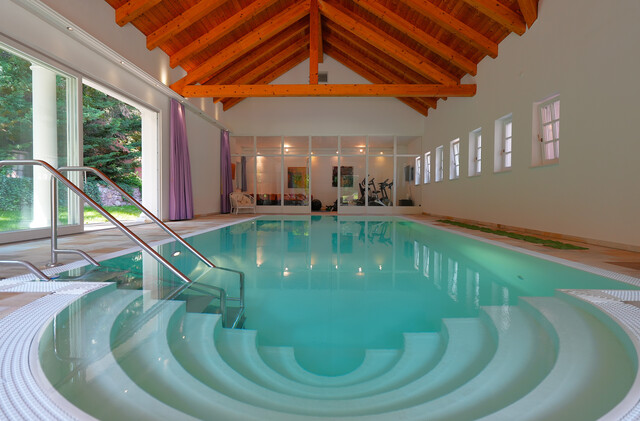 Erstklassige Architektenvilla mit traumhaftem Gartenparadies