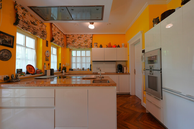 Erstklassige Architektenvilla mit traumhaftem Gartenparadies