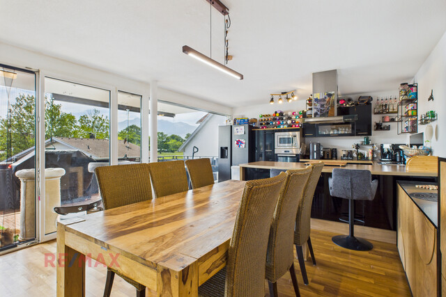 4-Zimmer-Dachgeschosswohnung mit Zukunft: Stromkosten sparen dank eigenem Balkonkraftwerk