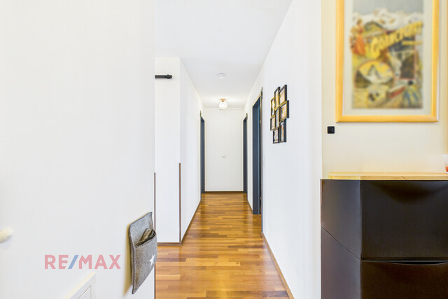 4-Zimmer-Dachgeschosswohnung mit Zukunft: Stromkosten sparen dank eigenem Balkonkraftwerk