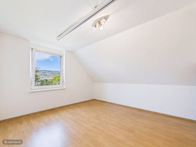 Dachgeschosswohnung mit Wintergarten und Fernsicht