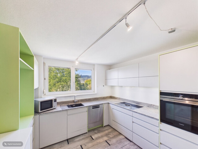 Dachgeschosswohnung mit Wintergarten und Fernsicht