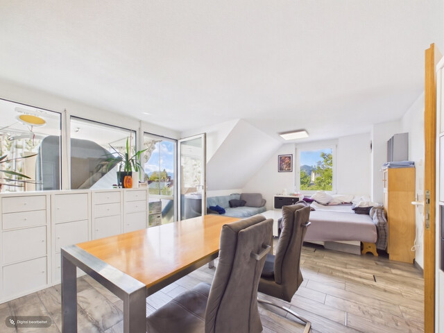 Dachgeschosswohnung mit Wintergarten und Fernsicht