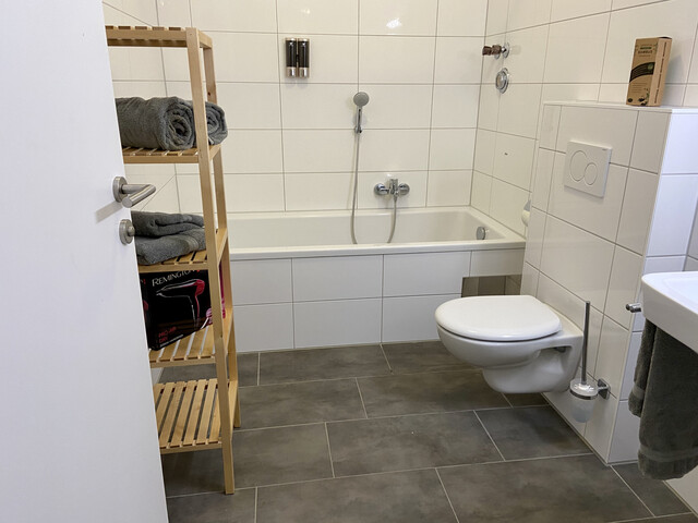 Charmante voll möblierte 2-Zimmer-Stadtwohnung direkt am See