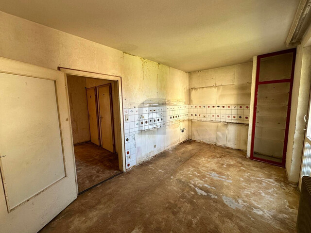 RENOVIERUNGSBEDÜRFTIG MIT OST- UND WESTBALKON UND IDEALER RAUMAUFTEILUNG