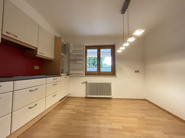 (5) Zimmer-Wohnung  |  Garten  |  Meiningen  | Garagenplatz