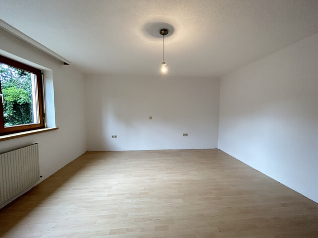 (5) Zimmer-Wohnung  |  Garten  |  Meiningen  | Garagenplatz