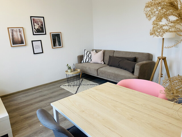 Charmante voll möblierte 2-Zimmer-Stadtwohnung direkt am See