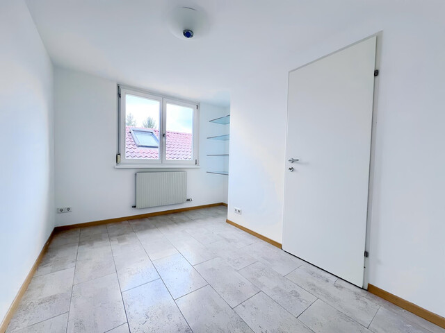 Architekten Maisonette Wohnung mit 180° Aussicht über das Rheintal