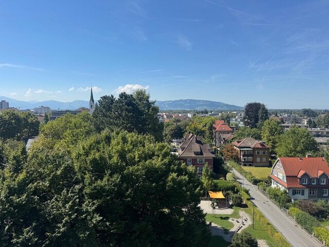 WIEDER VERFÜGBAR - Ruhige, zentrale, lichtdurchflutete Wohnung mit Blick über Dornbirn inkl. Parkplatz  WIEDER VERFÜGBAR