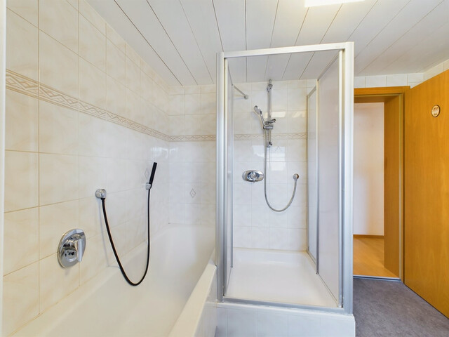 Großzügige 3,5-Zimmer-Etagenwohnung mit Garten, Loggien und Gartenhaus in Lustenau!