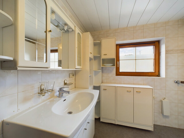 Großzügige 3,5-Zimmer-Etagenwohnung mit Garten, Loggien und Gartenhaus in Lustenau!