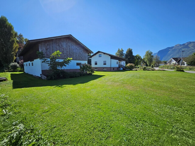 Schöne große Liegenschaft mit einem Einfamilienhaus und einem Stall-/Wirtschaftsgebäude in Meinigen!