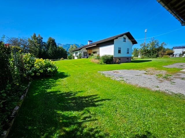 Schöne große Liegenschaft mit einem Einfamilienhaus und einem Stall-/Wirtschaftsgebäude in Meinigen!