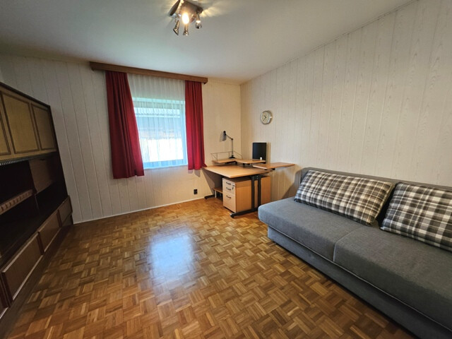 Schöne große Liegenschaft mit einem Einfamilienhaus und einem Stall-/Wirtschaftsgebäude in Meinigen!