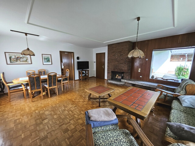 Schöne große Liegenschaft mit einem Einfamilienhaus und einem Stall-/Wirtschaftsgebäude in Meinigen!