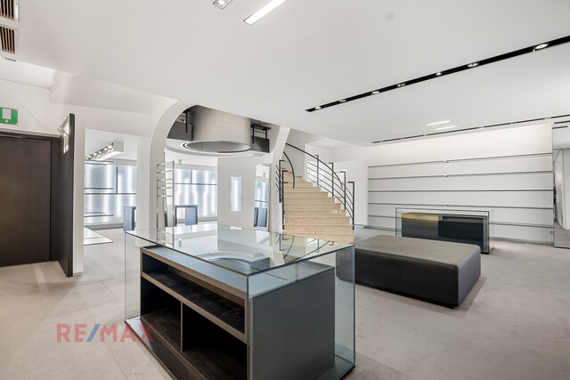 Dornbirn Marktplatz-Einzigartige Verkaufsfläche wartet auf Ihre Vision!