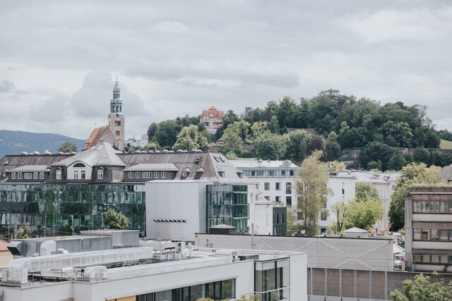 STADTWERK Hochhaus Salzburg – Büro für 4 Personen, voll eingerichtet, ein Fixpreis