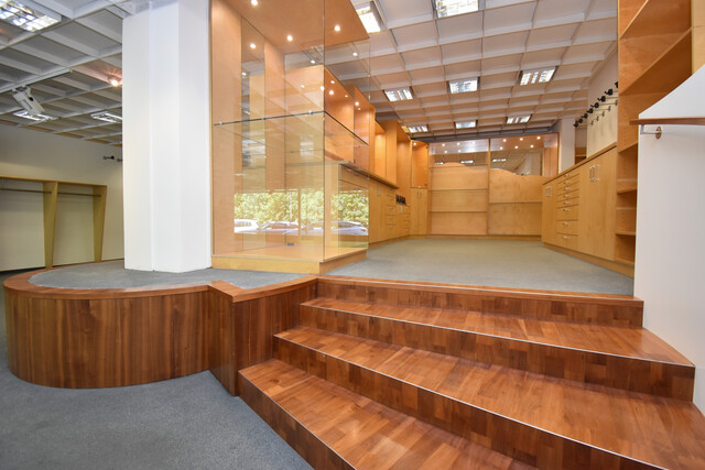 Büro- / Einzelhandelsfläche in bester Lage jetzt zur Miete verfügbar – Sichern Sie sich hohe Kundenfrequenz!