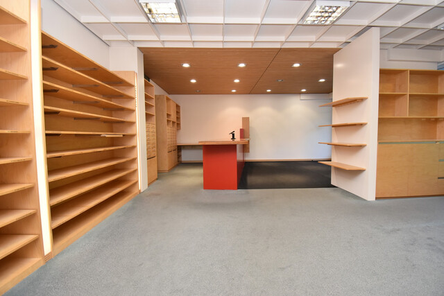 Büro- / Einzelhandelsfläche in bester Lage jetzt zur Miete verfügbar – Sichern Sie sich hohe Kundenfrequenz!