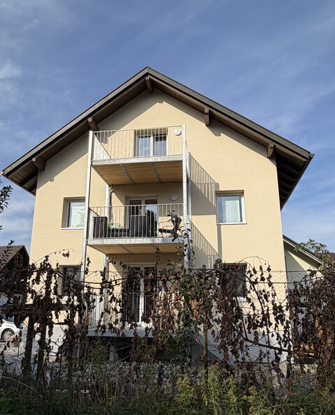 Neue Dachgeschosswohnung mit Charme in Dreiparteienhaus in Feldkirch/ Nofels