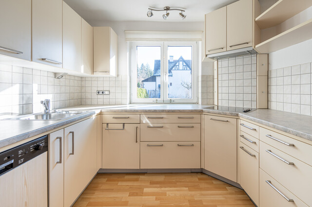 Älteres Wohnhaus in idyllischer Lage