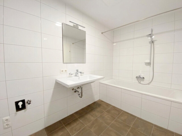 Wohnen in naturnaher Lage: Wunderbare 2-Zimmerwohnung mit Balkon in Höchst zu vermieten!
